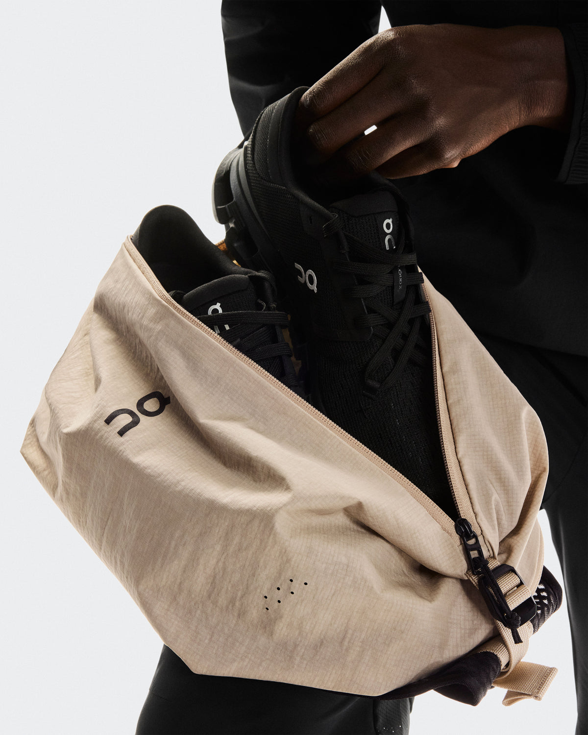 Sling Pack 9L Sand | Black - US 2238